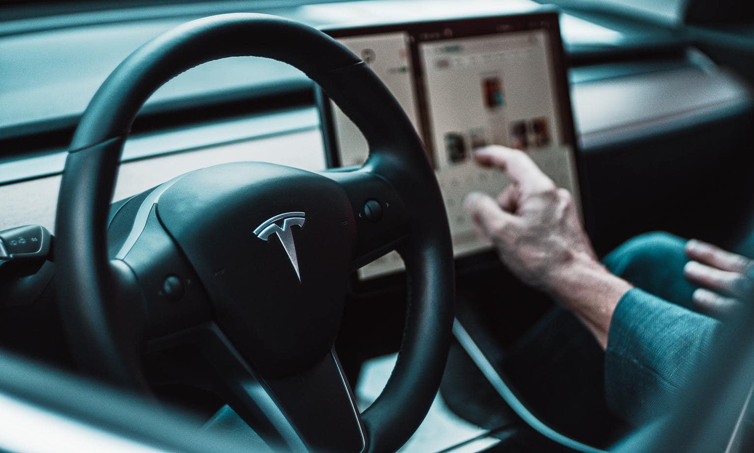 Bezpieczeństwo. Tesla chce wprowadzić kluczyki typu  Ultra-Wide Band