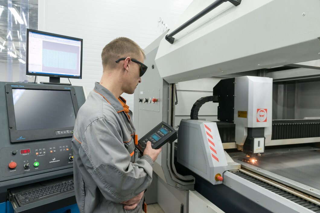 Jak nowoczesne technologie CNC wpływają na precyzję wykonania form wtryskowych?